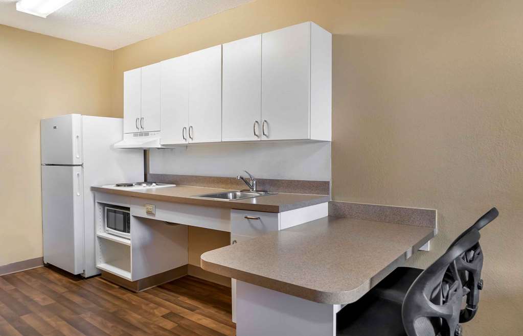 Extended Stay America Select Suites Chicago Naperville East - photo 15