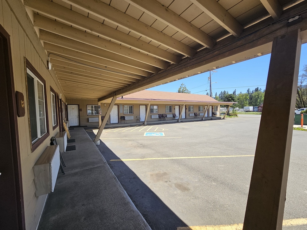 Cle Elum Travelers Inn - photo 41