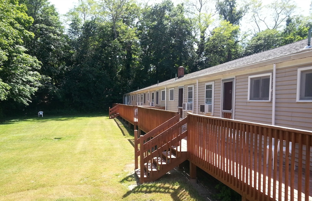 Olde Tavern Motel And Inn - photo 34