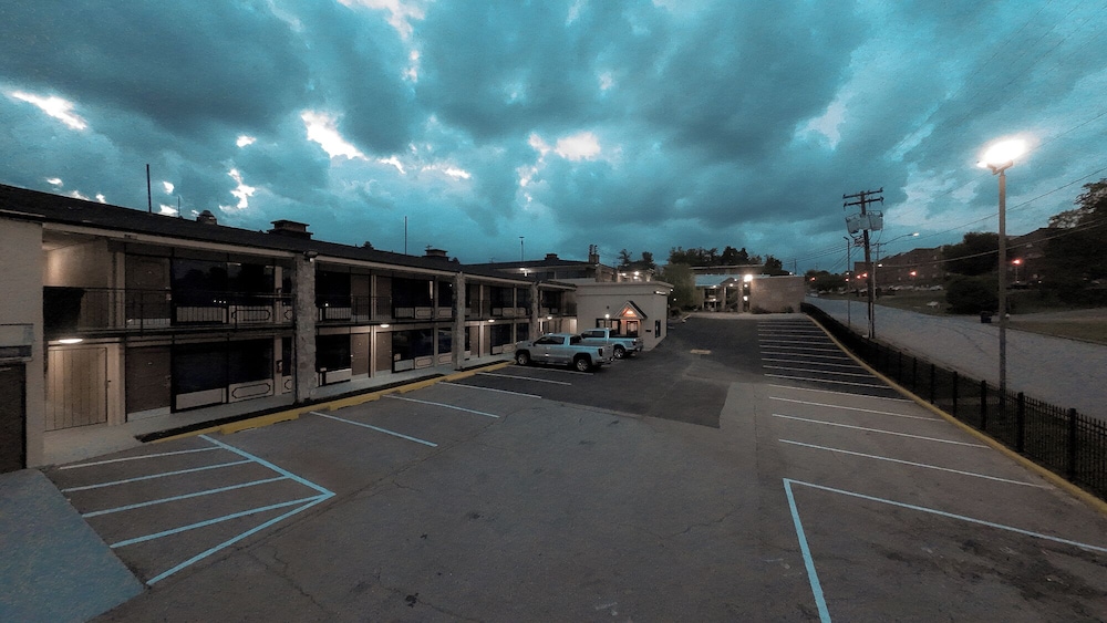 Riverside Inn & Suites by OYO Danville Ceaser Casino - photo 49