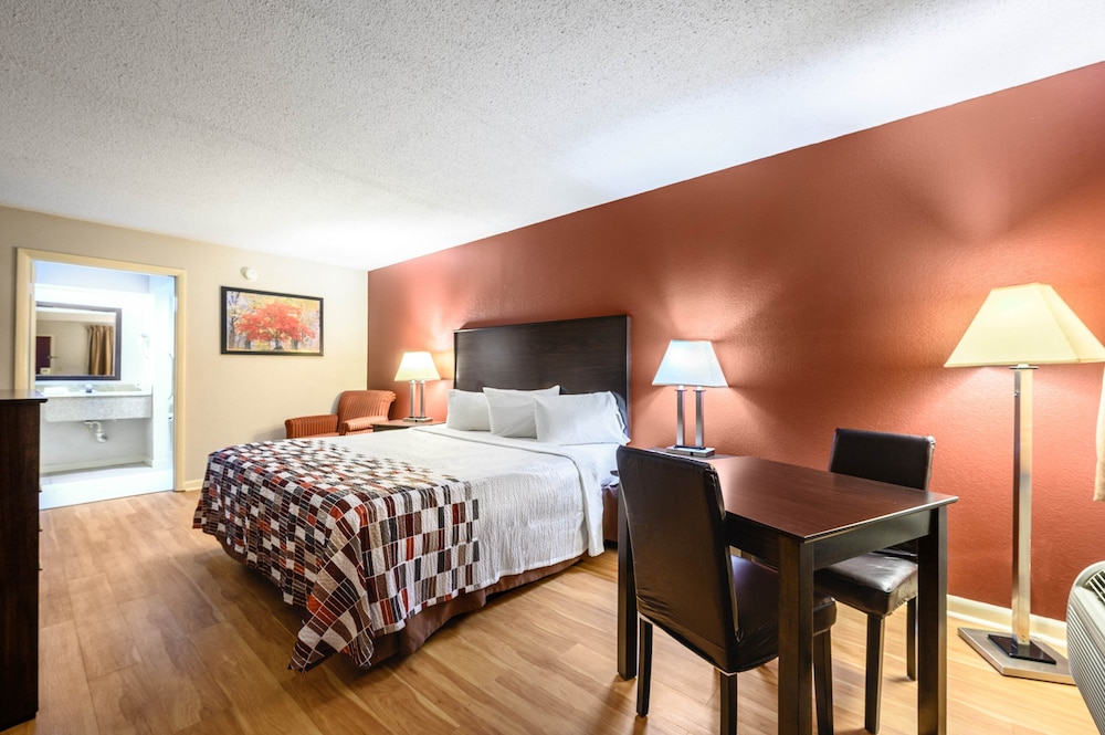 Red Roof Inn Sylacauga - photo 19