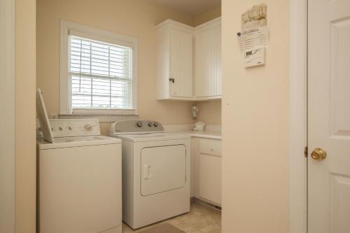 Beach Joy by Oak Island Accommodations - photo 8