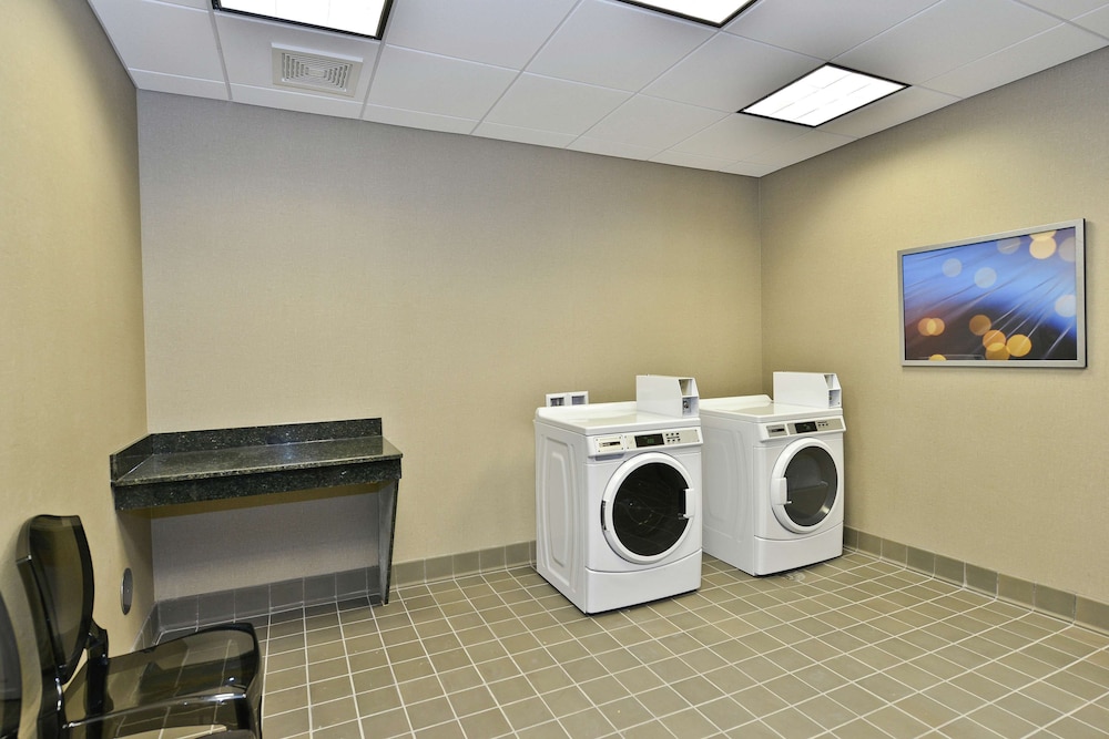 Hampton Inn & Suites Greensboro Coliseum Area - photo 63