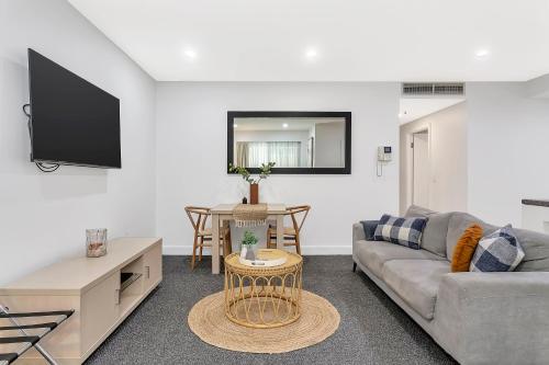 Pier 108 Glenelg — 4-Star Luxury Hotel in Glenelg, Australia