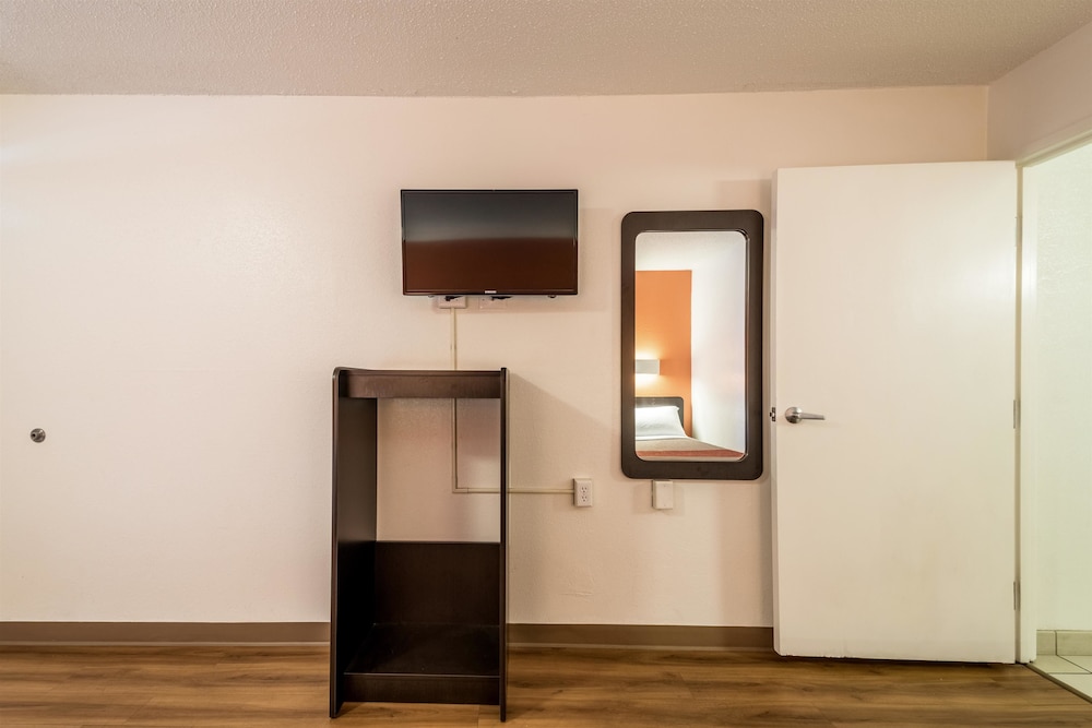 Motel 6 Birmingham AL - photo 8