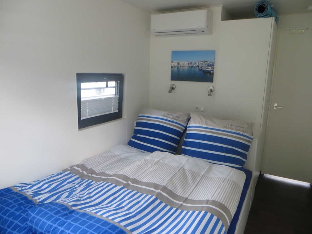 Hausboot am Xantener Nordsee in Xanten, Germany