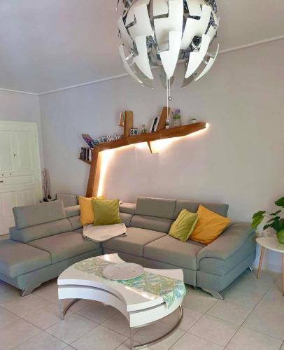 Modern 2BR city flat 10min from the beach — 4-Star Luxury Hotel in Athens, Greece