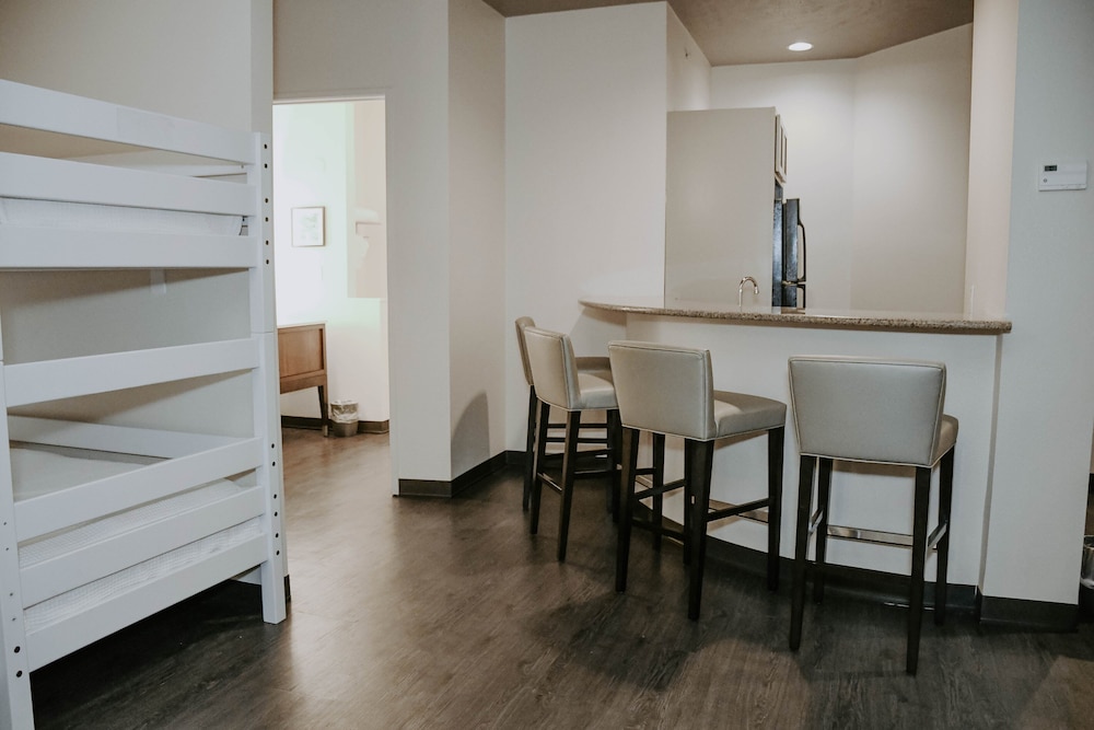 Holiday Inn Omaha Downtown Waterpark by IHG - photo 13