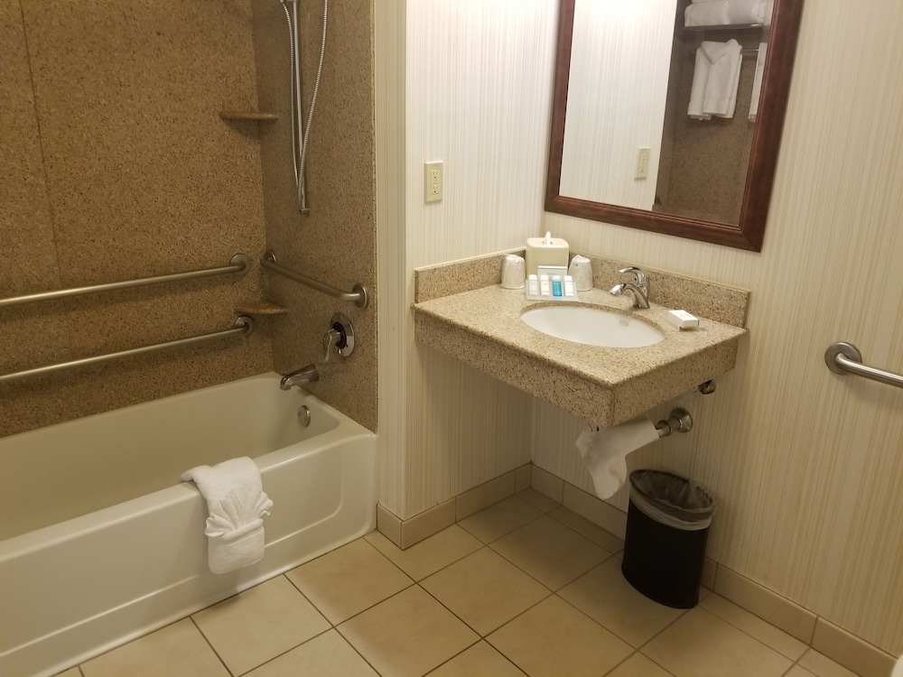 Hilton Garden Inn Oxnard Camarillo - photo 36