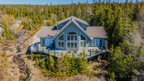 Tobermory Retreat SAUNA Waterfront 4 Season in Tobermory, Canada