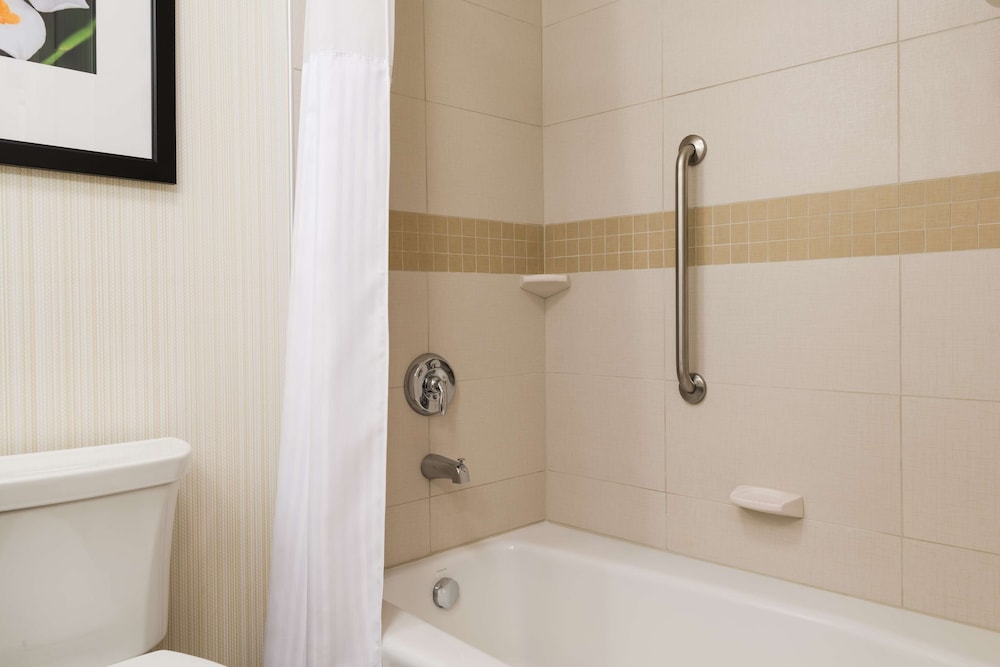 Hilton Garden Inn Wayne - photo 16