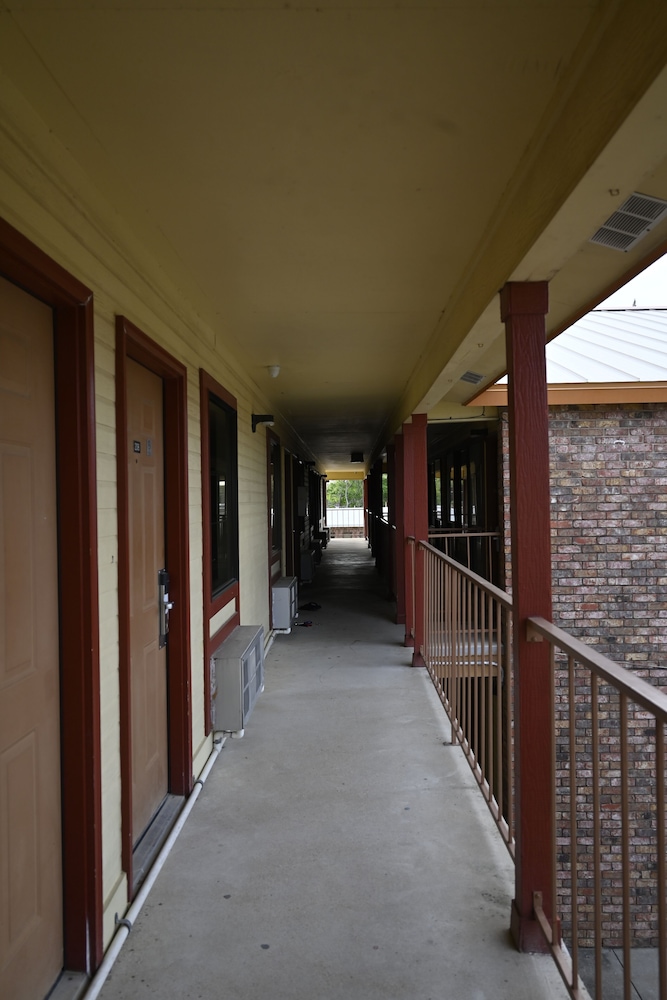 Coachway Inn - photo 15