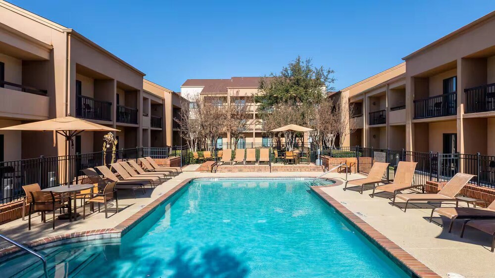 Courtyard by Marriott Dallas Fort Worth Bedford - photo 21