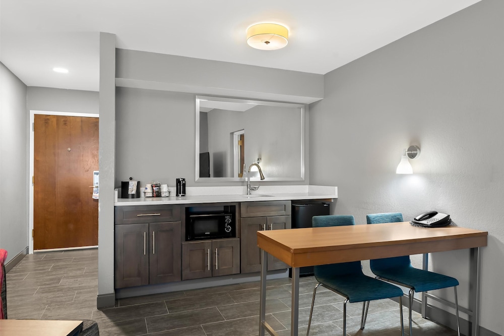 Hampton Inn & Suites Newtown - photo 83