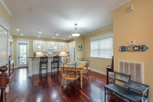 New Listing 114A W Hudson Ave Open Layout Close to Everything - photo 6