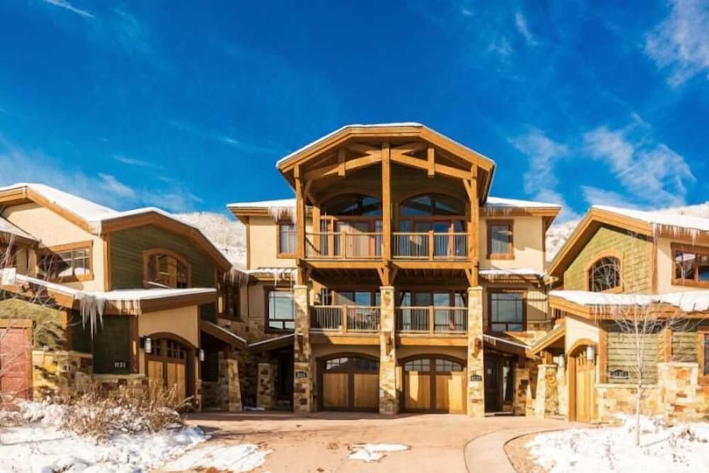 Fairway Springs by Park City Vacations — 4-Star Luxury Hotel in Bridgeport, United States