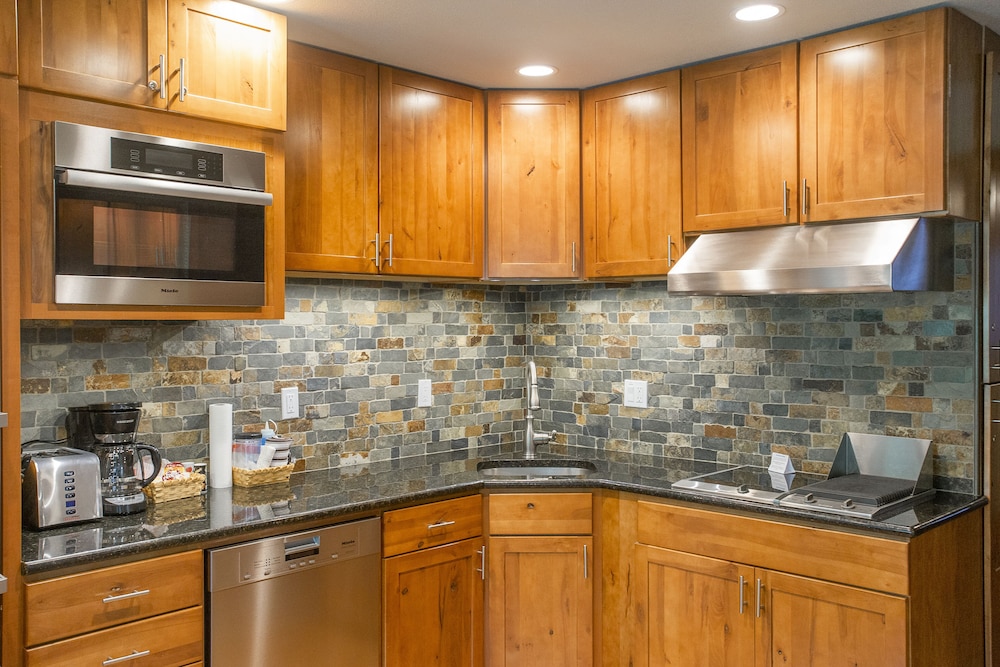 Crystal Chalets Condominiums at Crystal Mountain Ski Resort - photo 66