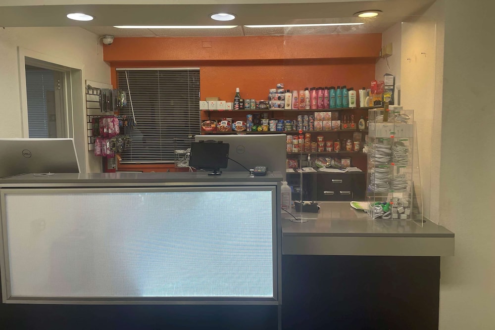 Travelodge by Wyndham Madison Heights MI - photo 2