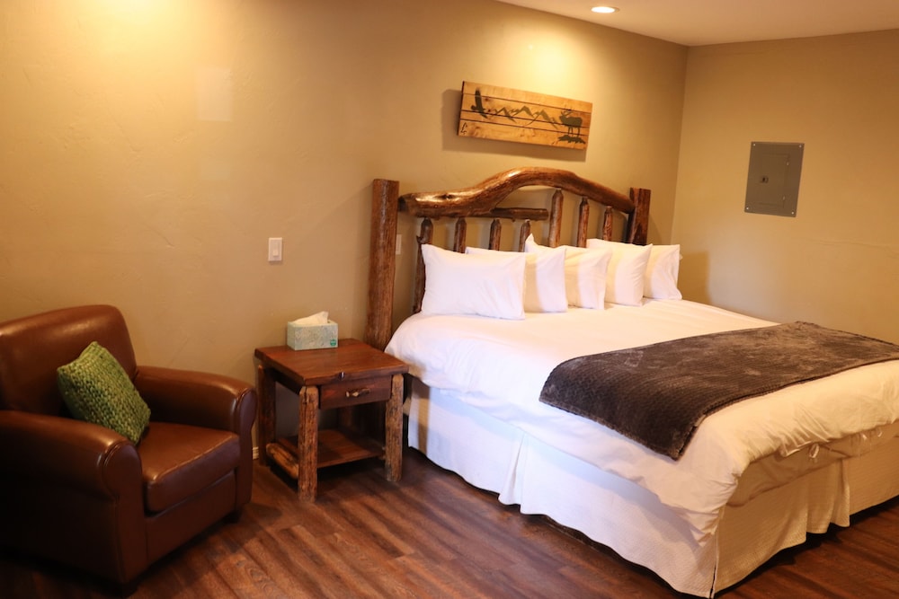 Evergreen Motel - photo 24