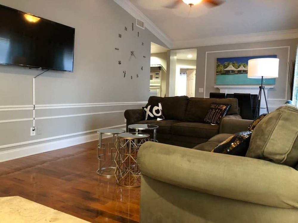 6149 Sandcrest Next TO Universal. 8 Beds. Pool. Very Clean - photo 20