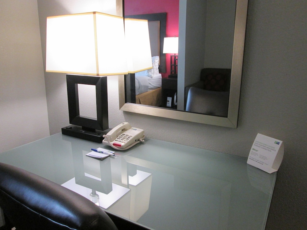 Holiday Inn Express Cloverdale by IHG - photo 43