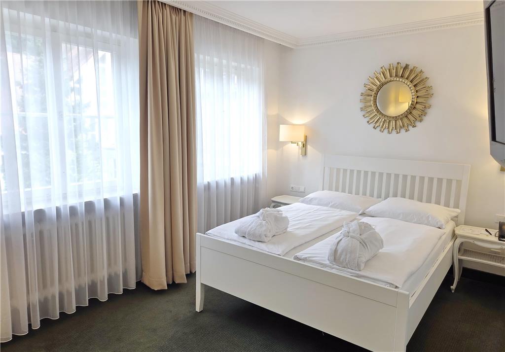 economy double room bed relexa waldhotel stuttgart