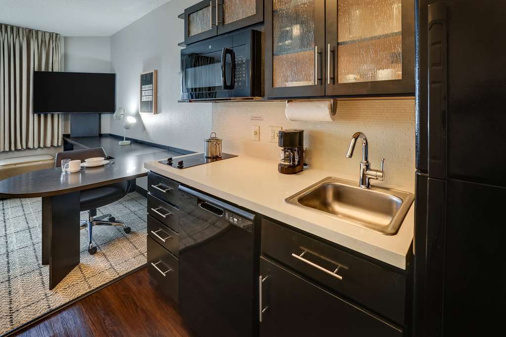 Sonesta Simply Suites Miami Airport Doral - photo 40
