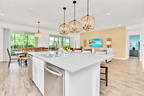 Upstay 9BR Disney Retreat w Pool BBQ & Hot Tub - photo 30