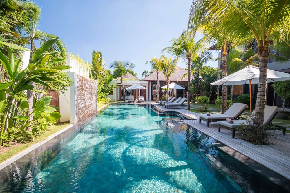 Luxury 6 Bedroom Villa With Private Pool Bali Villa 2040 — 5-Star Luxury Hotel in Seminyak, Indonesia