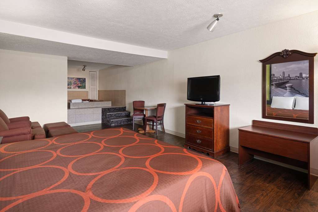 Super 8 by Wyndham Youngstown Girard - photo 25
