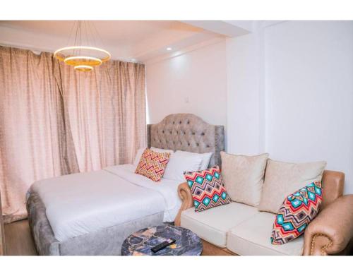 Charming Studio at Goldpark Kilimani Yaya Centre