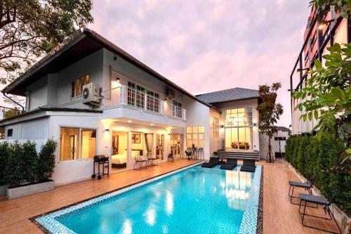 Nimman Villa 17 Chiangmai SHA PLUS — 5-Star Luxury Hotel in Chiang Mai, Thailand