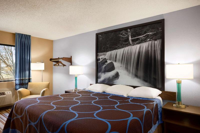 Super 8 by Wyndham Pittsburg KS - photo 10