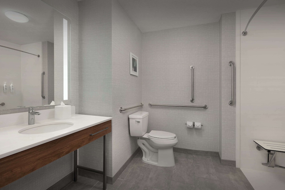 Hampton Inn Waterloo Cedar Valley - photo 37