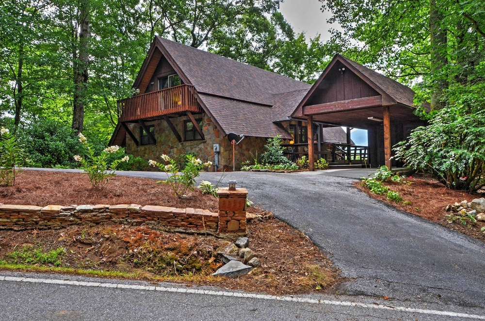 Sky Valley Home w Stunning Views 1 Mi to Resort — hotel in Sky Valley