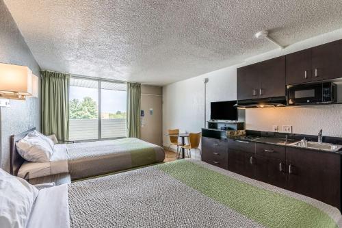 Concorde Inn Suites Pekin - photo 50