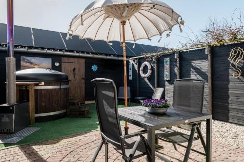 Strandhuis De Zeeparel Met Hottub — Petten