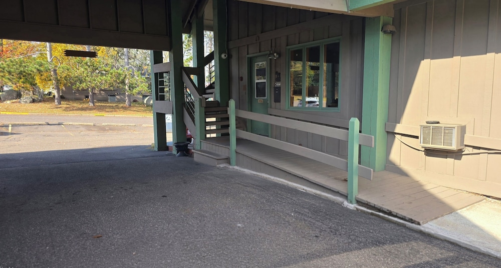 Timber Inn - photo 3