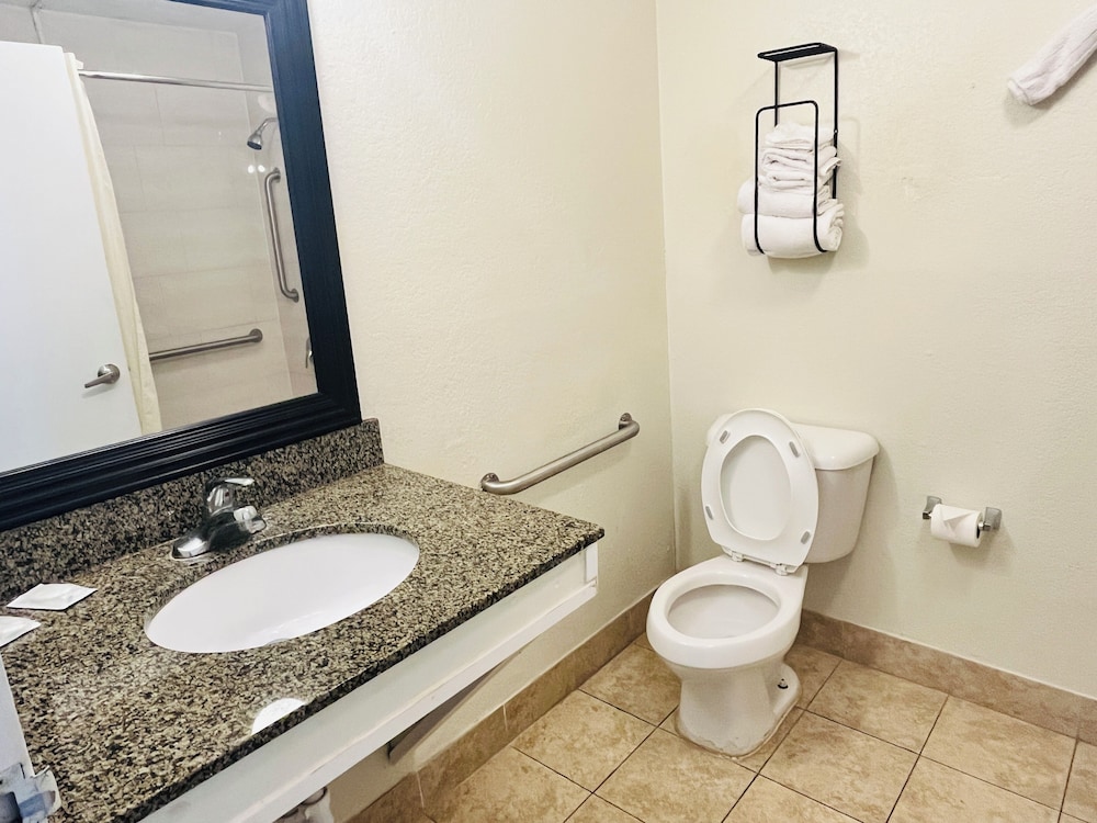 Rodeway Inn Silver Springs Ocala East - photo 16