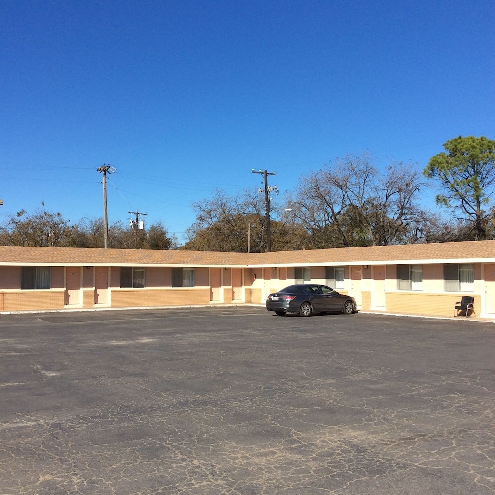 Regency Inn Comanche - photo 34