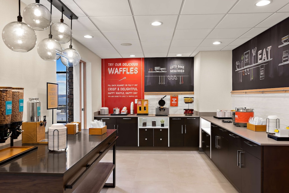 Hampton Inn & Suites by Hilton Petoskey - photo 59