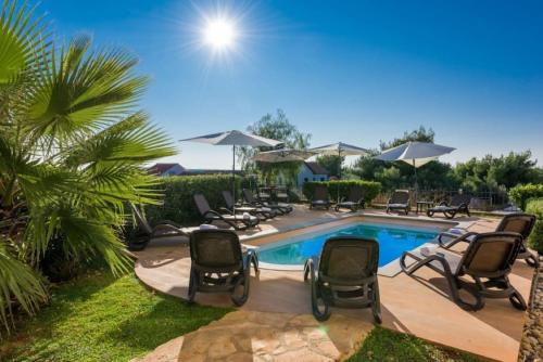 Swimming pool apartment 400m to beach Apt Noa — 4-Star Luxury Hotel in Milna, Croatia