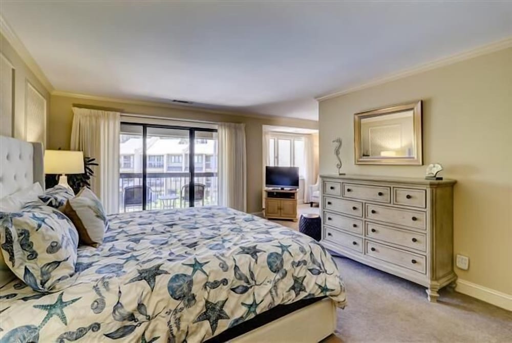 1099 Harbour South Club at The Sea Pines Resort - photo 10