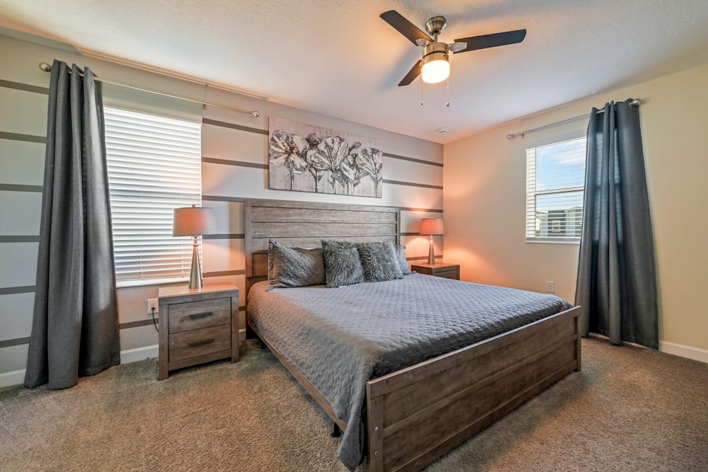 Family Paradise Space Themed Perfect Location - photo 32