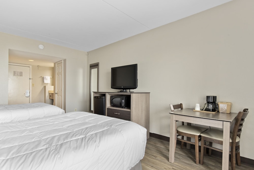 Ocean Crest Inn and Suites - photo 7