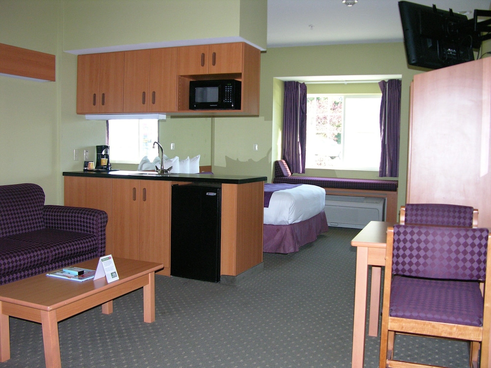 Stay Beyond Inn & Suites - photo 8