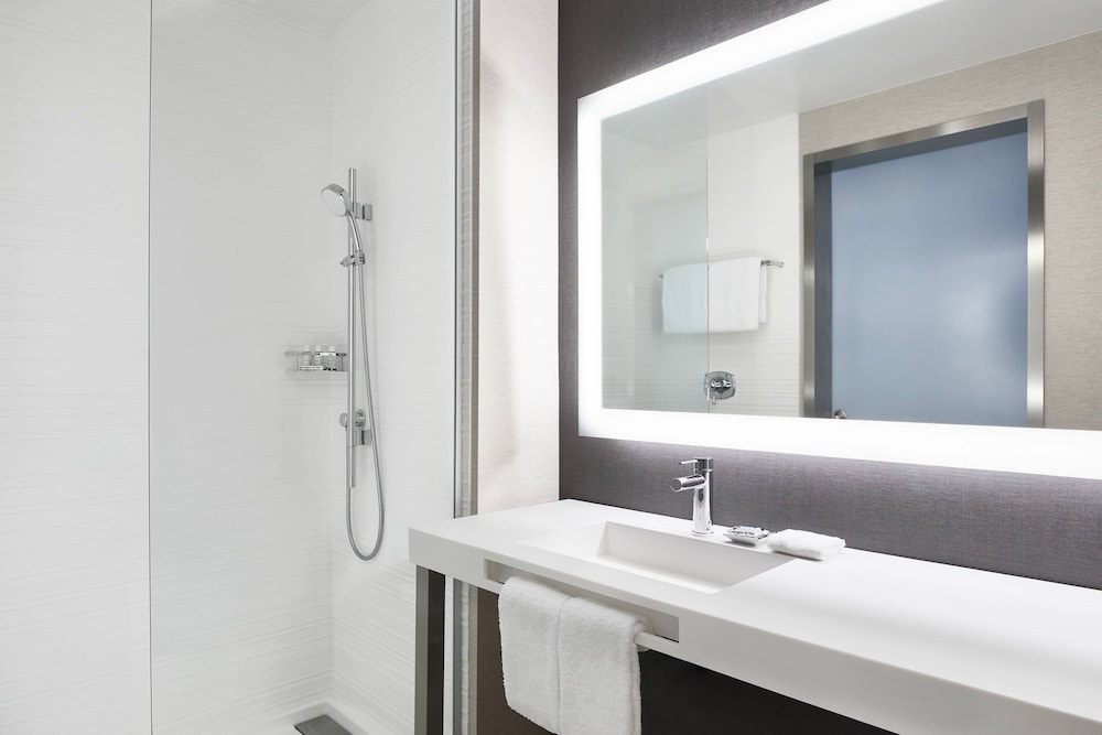 AC Hotel by Marriott Los Angeles South Bay - photo 15