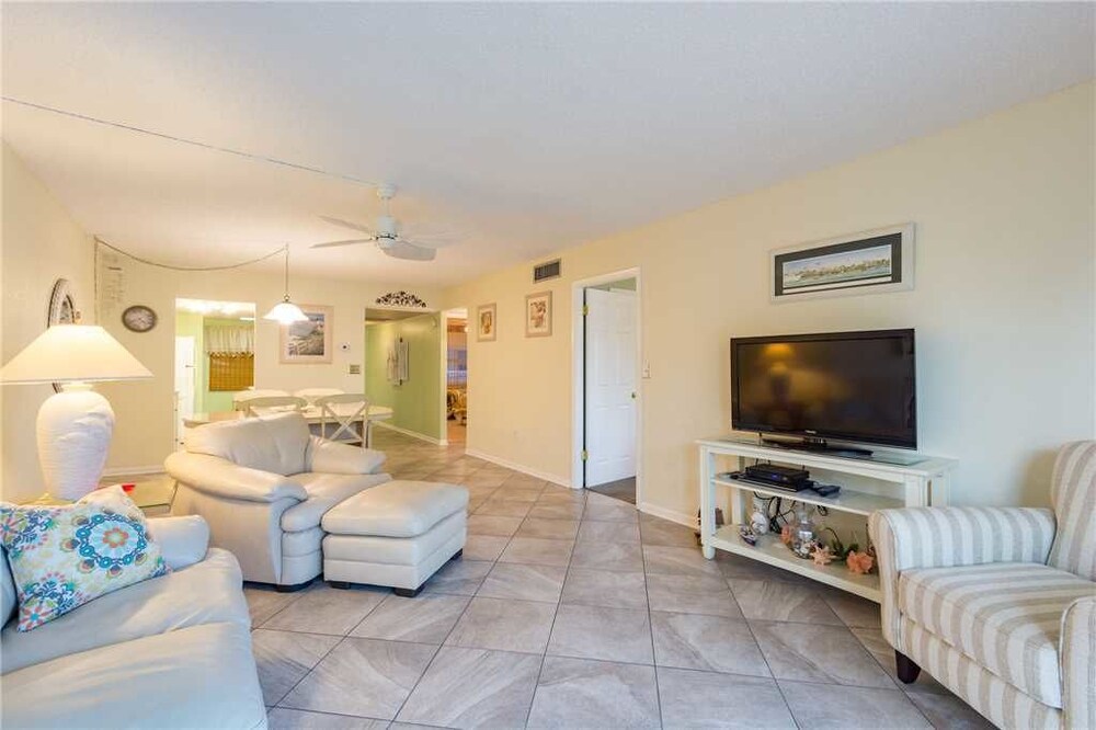 108 Madeira Norte Condo — 4-Star Luxury Hotel in Saint Pete Beach, United States