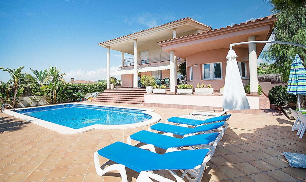 House Terral — 4-Star Luxury Hotel in Calafell, Spain
