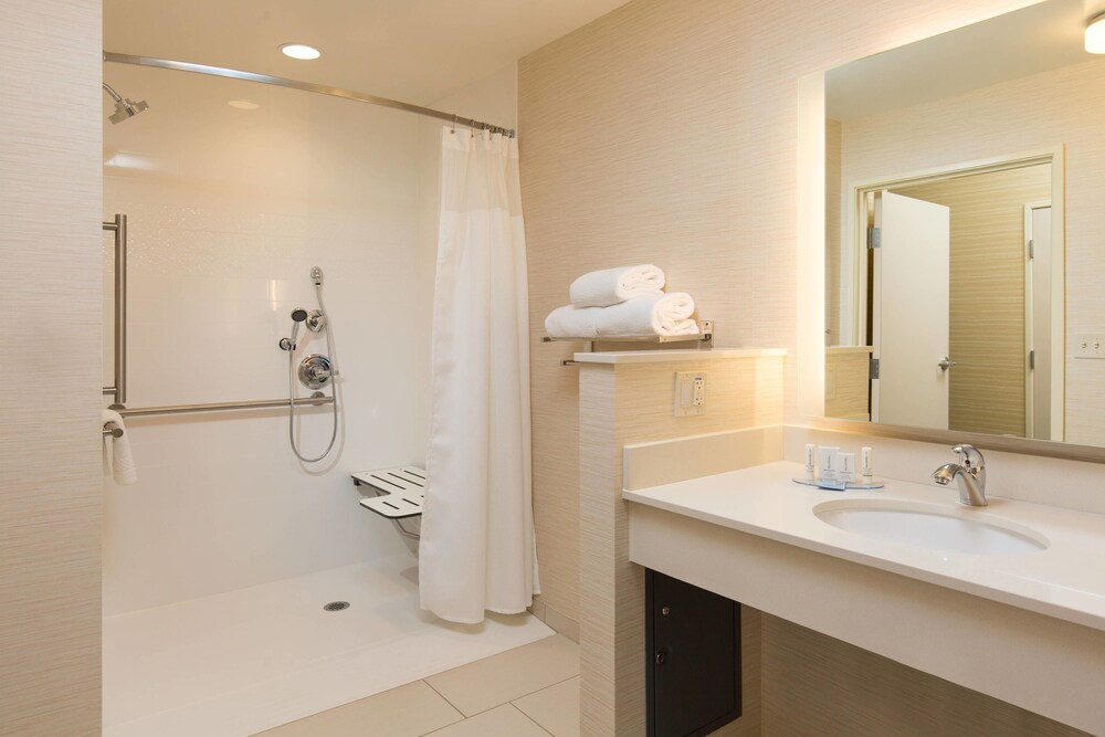 Fairfield Inn & Suites by Marriott Sacramento Folsom - photo 7
